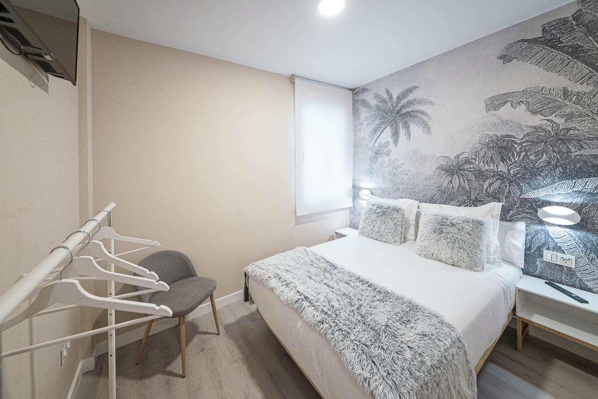 Hostal Plaza Boutique (Adults Only) Сарагоса Экстерьер фото