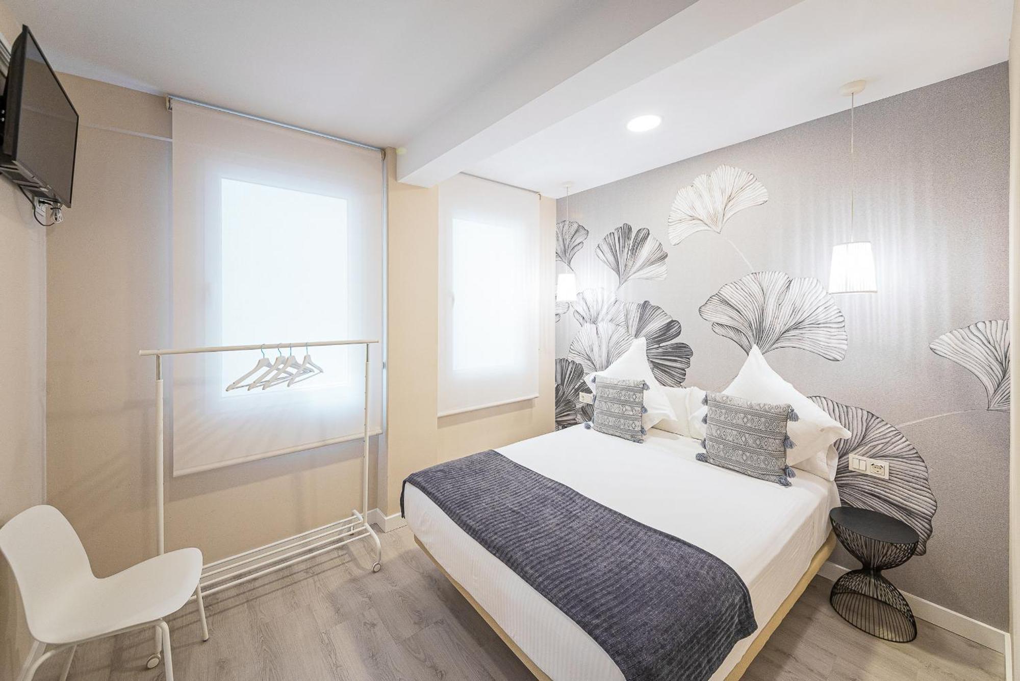 Hostal Plaza Boutique (Adults Only) Сарагоса Экстерьер фото